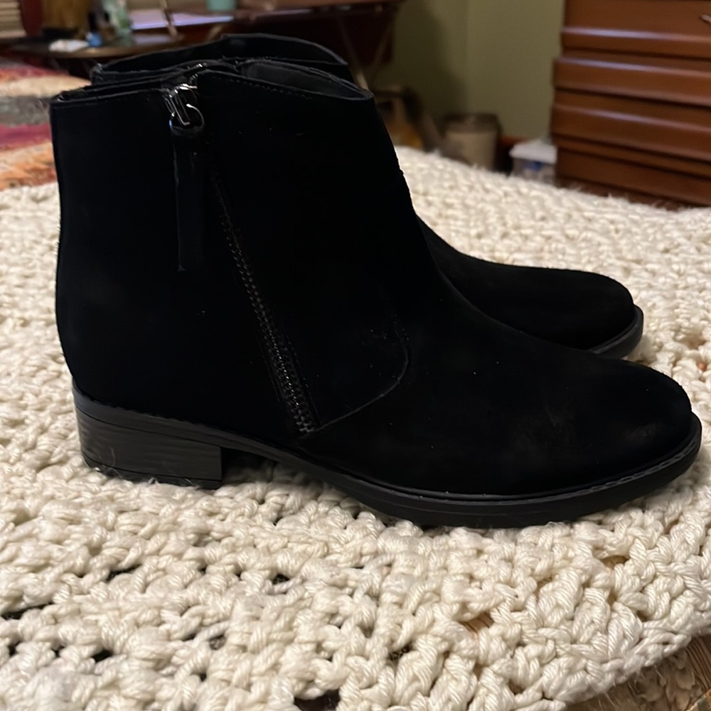 Genuine suede “Lacy” black booties by Easy Spirit-NEW